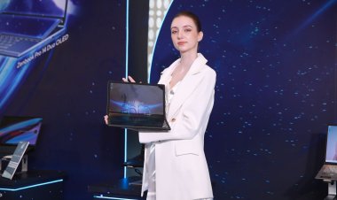 ASUS tung laptop gập thương mại đầu tiên trên thế giới, giá gần 90 triệu đồng