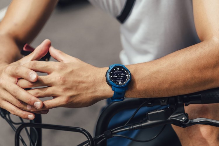 Garmin trình làng đồng hồ lai thông minh Instinct Crossover, giá từ 13 triệu đồng