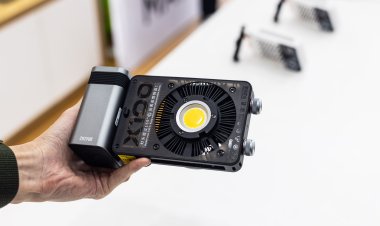 Zhiyun trình làng đèn di động công suất cao Molus X100 và Fiveray M40