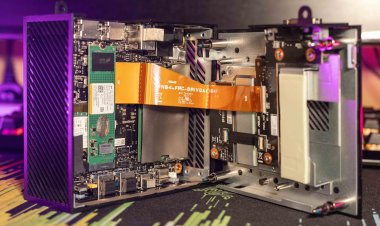 Ngắm nội thất máy tính nhỏ gọn ASUS ExpertCenter PN64