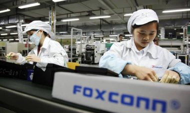 Foxconn thưởng tiền để níu giữ nhân viên