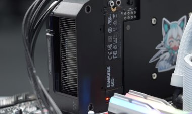 ASUS trình diễn card đồ họa RTX 4060 Ti tích hợp khe SSD