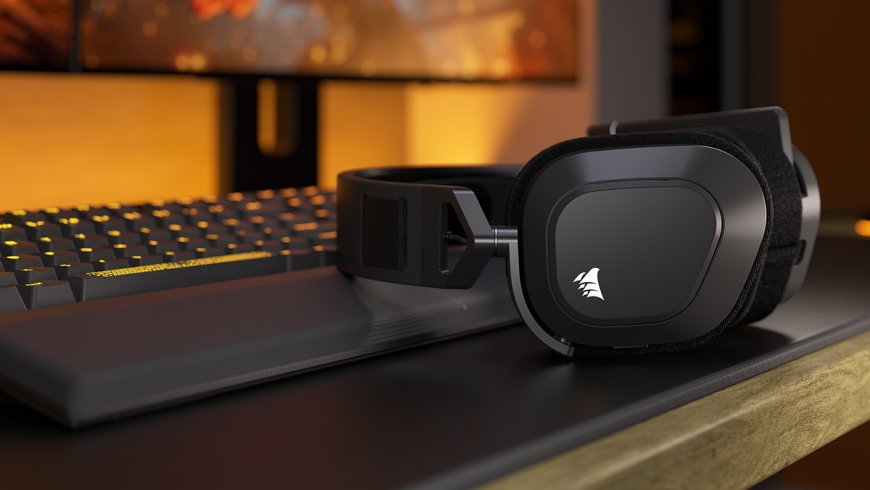 CORSAIR mở bán tai nghe HS80 MAX và bàn phím K70 MAX