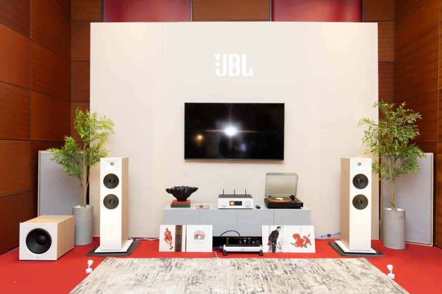 CẬN CẢNH CÁC PHỐI GHÉP ÂM THANH HÀNG ĐẦU TỪ JBL, LUXMAN, TEAC, SENNHEISER VÀ BOWERS & WILKINS TẠI  AV SHOW 2024