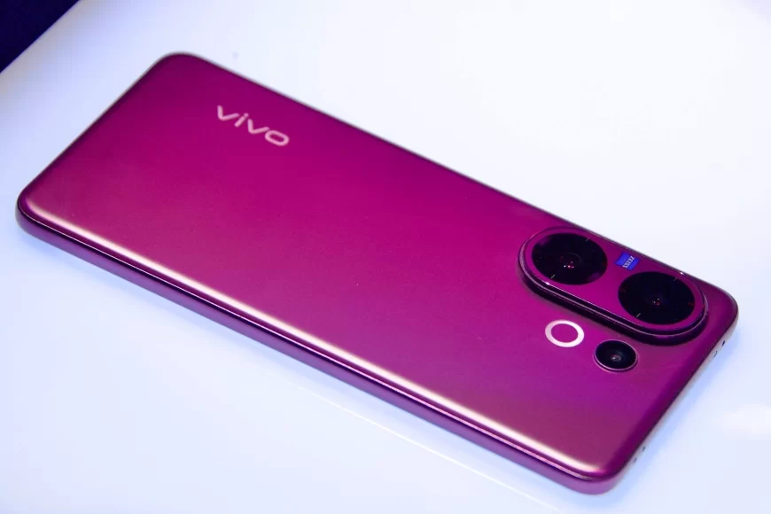 vivo V60 5G chính thức ra mắt thị trường Việt Nam: Mang cả thế giới tới gần bạn với Camera Siêu Tele ZEISS thế hệ mới
