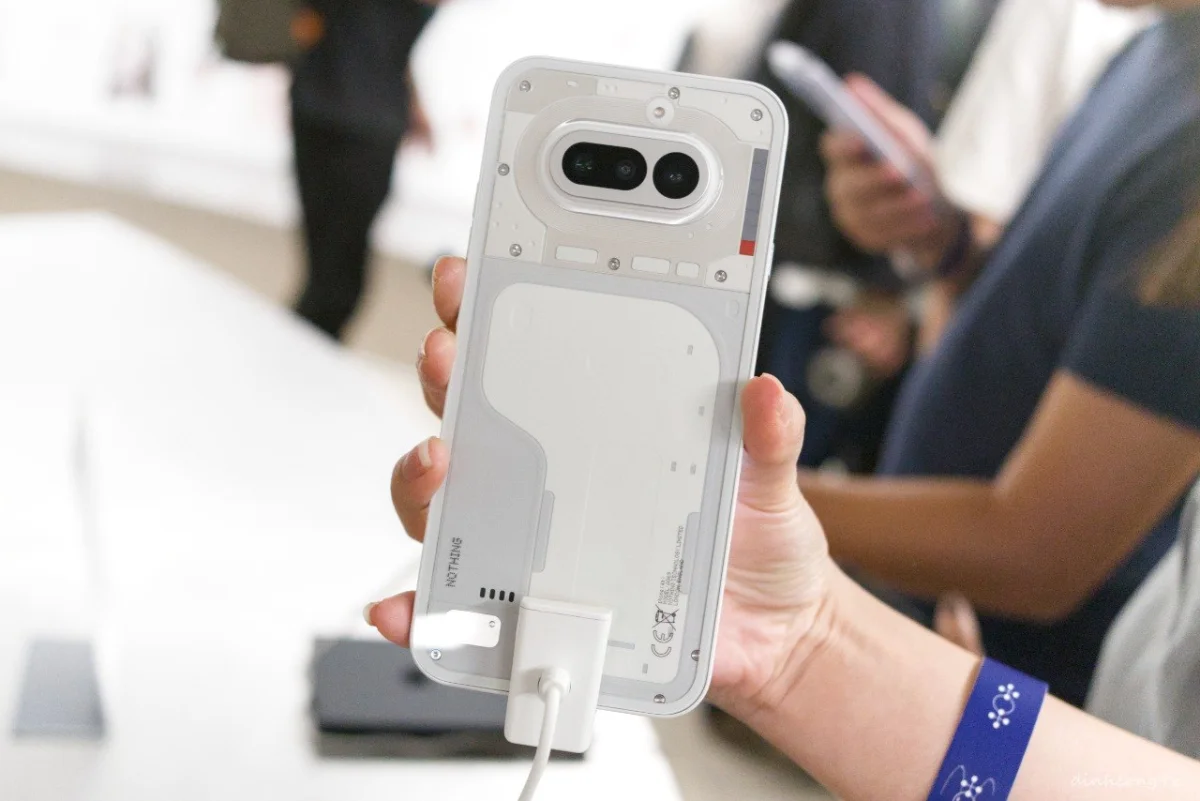Nothing hợp tác Rue Miche giới thiệu Phone (4a) Series tại Việt Nam